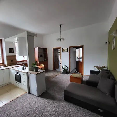 Julie Heřmanův Městec, Chrudim Apartamento *